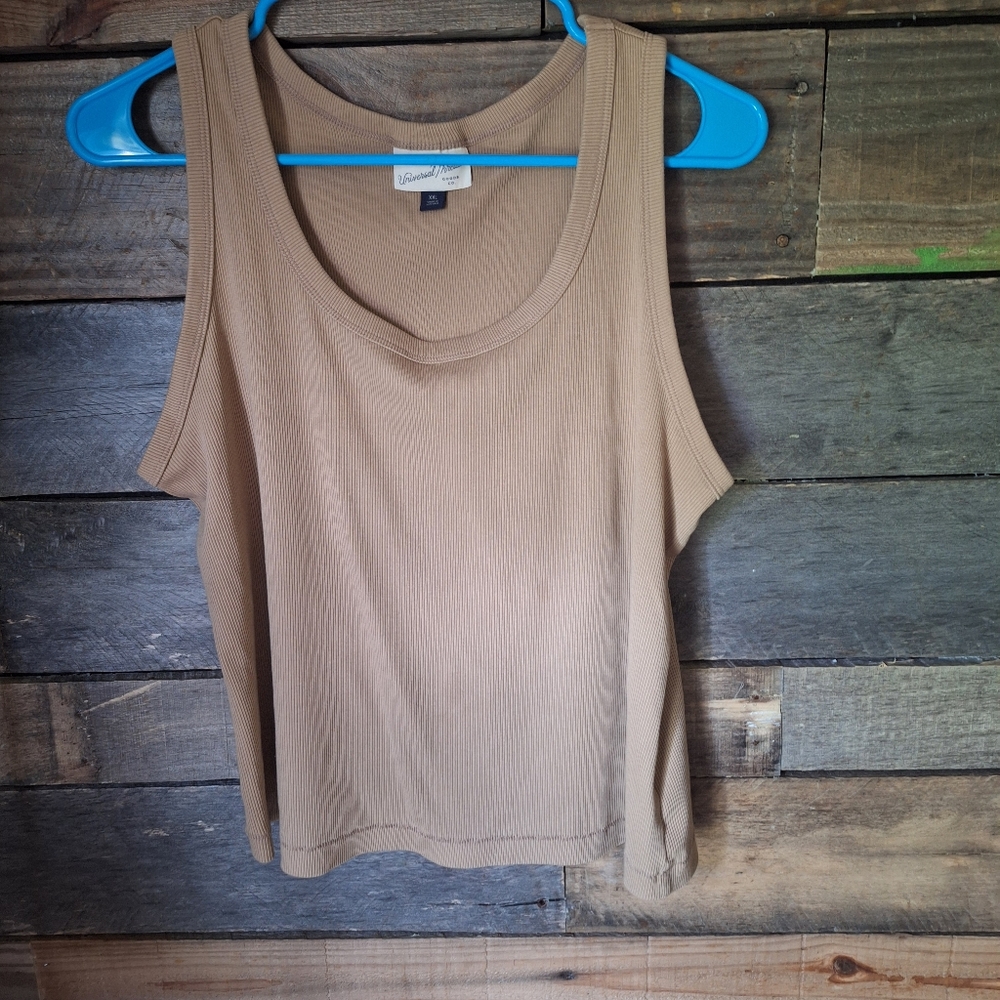 Universal threads tank